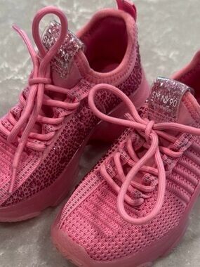 Steve Madden Maxima Neon Pink Rhinestone Sneakers Girls Size 9 Sparkle Shoes